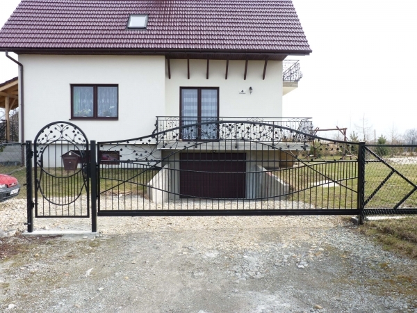 brama kuta liście róży + kwiaty