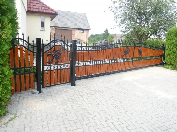 brama kuta wypełnienie sztachety drewniane