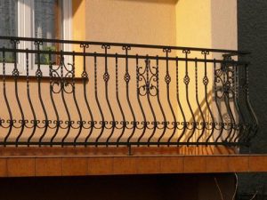 Balustrada z przęsłami ze stali nierdzewnej