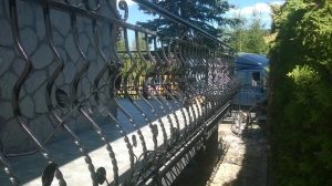 Balustrada z ozdobnym zakończeniem tralek