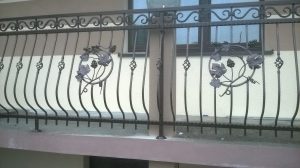 Balustrada tarasowa z prostą stalową ramą